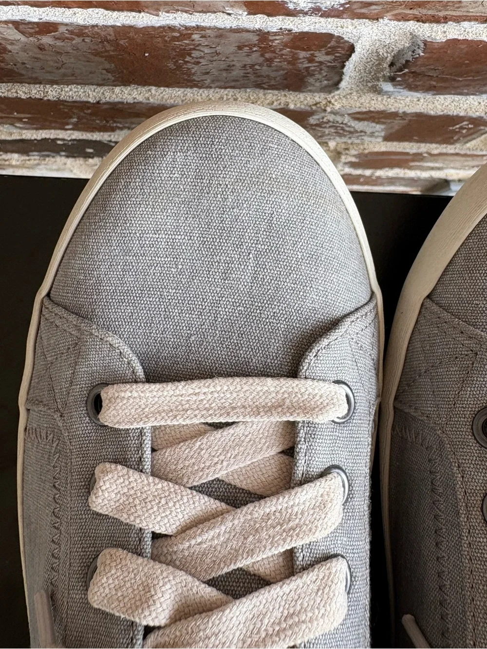 Taos Star Burst Comfort Canvas Sneakers Washed Gray Size 10 Wide FLAWEDl